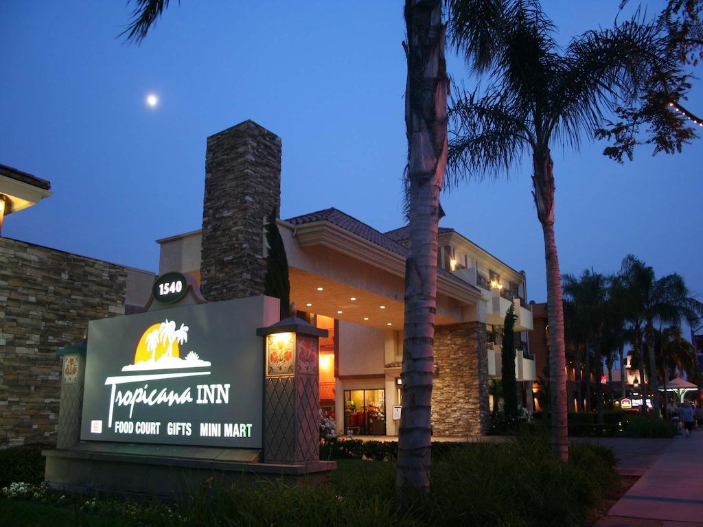 Tropicana Inn & Suites Anaheim Esterno foto